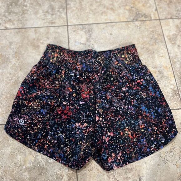 Lululemon Tracker Short V *4" Flowerescent Multi - Picture 2 of 3